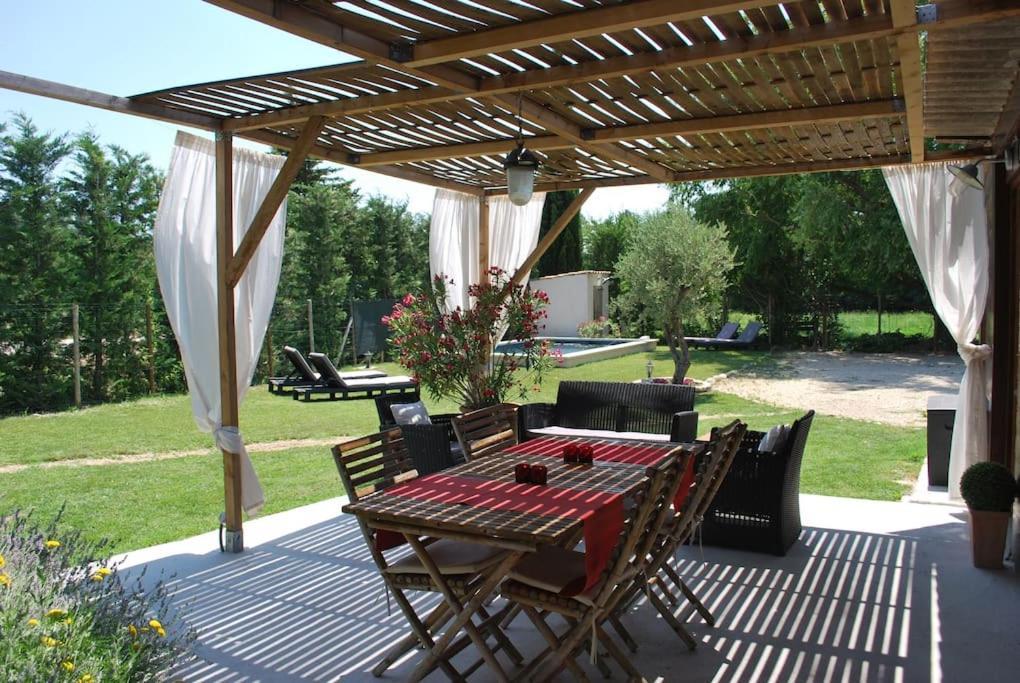Le Cabanon Tendance Du Luberon Mérindol Exterior foto